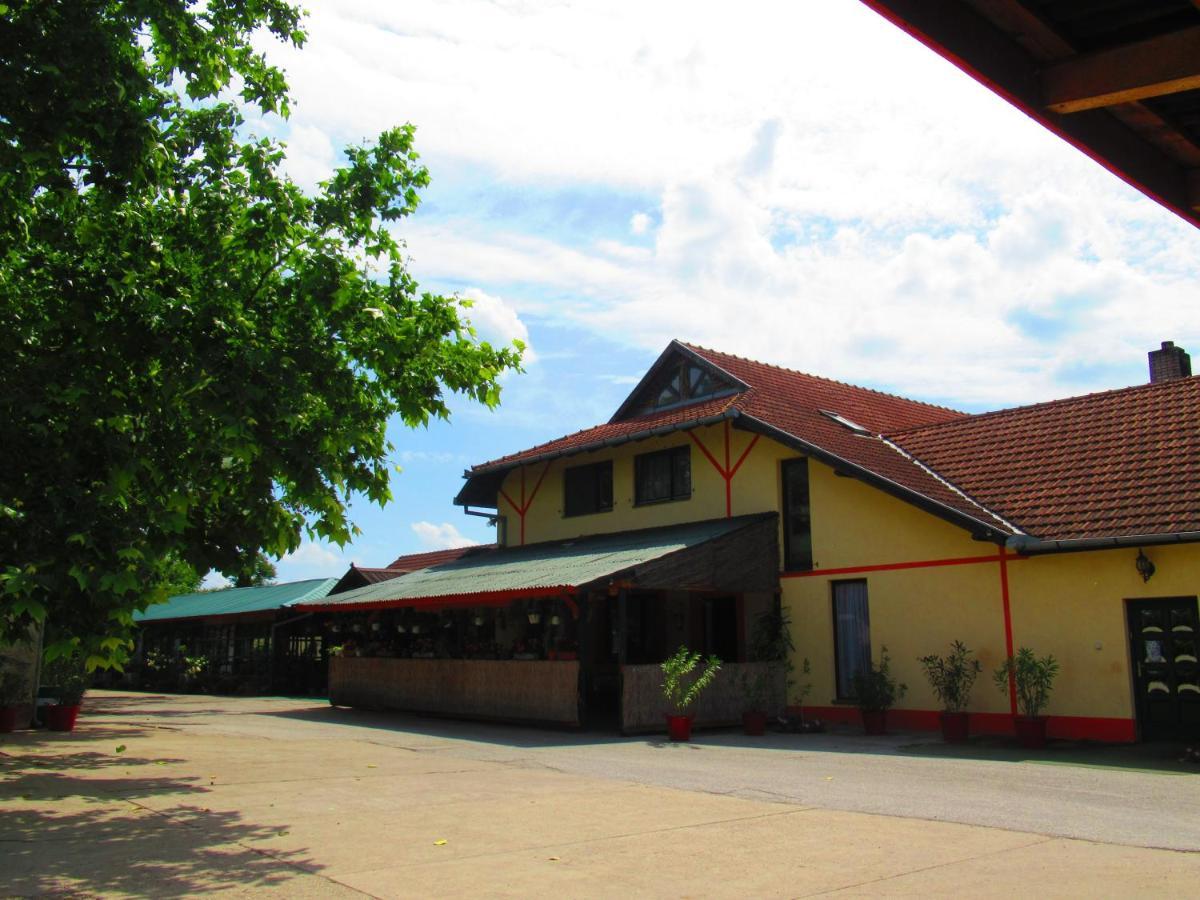 Fogado Hotel Palic Ngoại thất bức ảnh